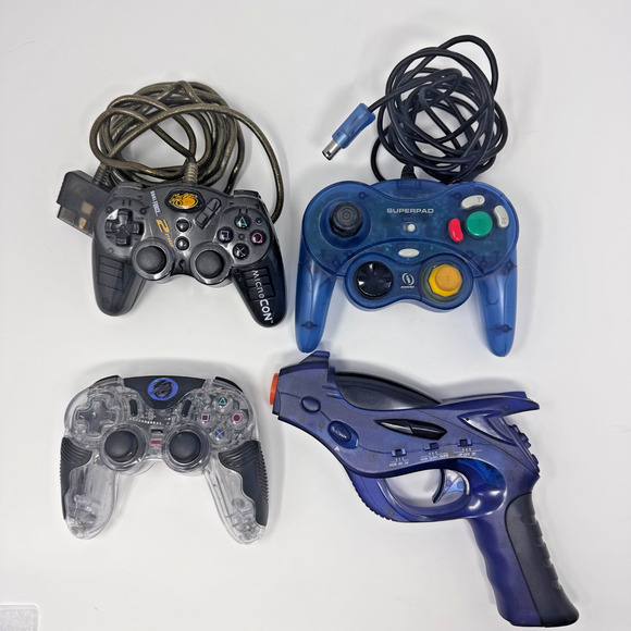 Lot of 4 Aftermarket Controllers PS2 GameCube LightGun Mad Catz Pelican Untested - Picture 1 of 16